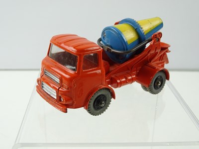 Lot 126 - A DINKY SUPERTOYS 960 lorry mounted cement...