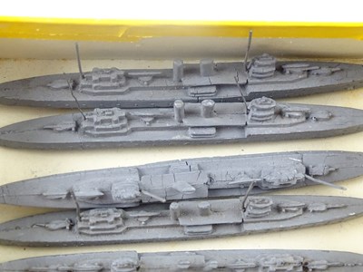 Lot 195 - A Pre-War DINKY Toys Trade Boxes of 6 ships...