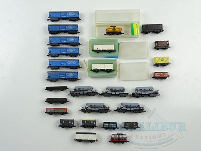 Lot 217 - A group of mostly unboxed N gauge British...