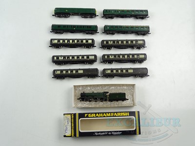 Lot 220 - A group of GRAHAM FARISH N gauge rolling stock...
