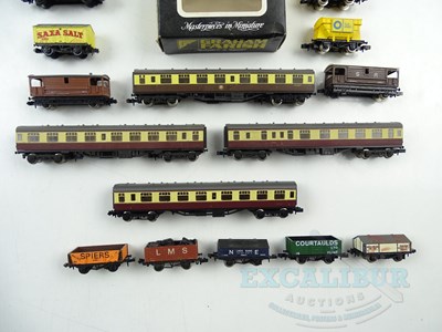 Lot 221 - A group of GRAHAM FARISH N gauge wagons and...