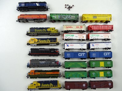 Lot 228 - A large group of unboxed N gauge American...