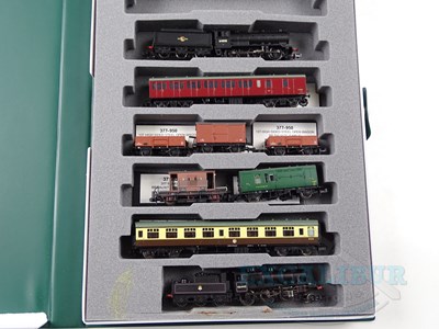 Lot 236 - A group of GRAHAM FARISH N gauge rolling stock...