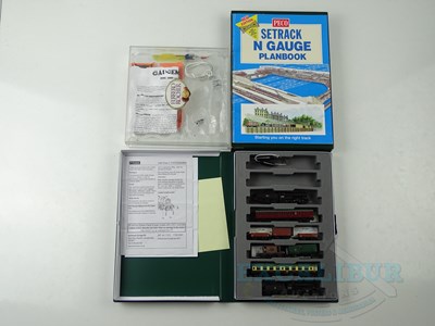 Lot 236 - A group of GRAHAM FARISH N gauge rolling stock...