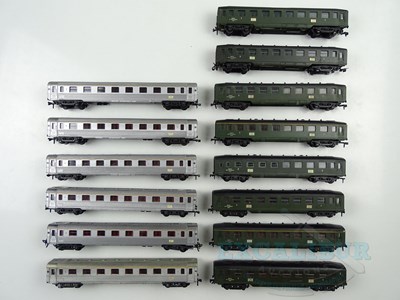 Lot 261 - A group of HORNBY ACHO HO gauge French outline...