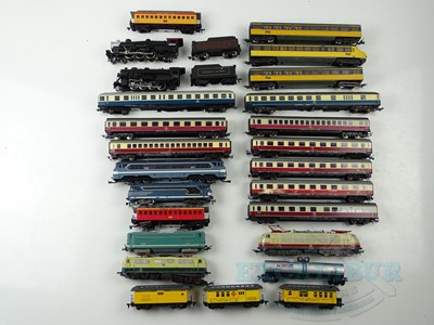 Lot 271 - A large quantity of unboxed HO gauge European...