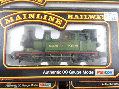 Lot 339 - A group of MAINLINE OO gauge rolling stock...