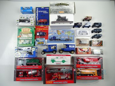 Lot 34 - A mixed group of boxed and unboxed diecast by...