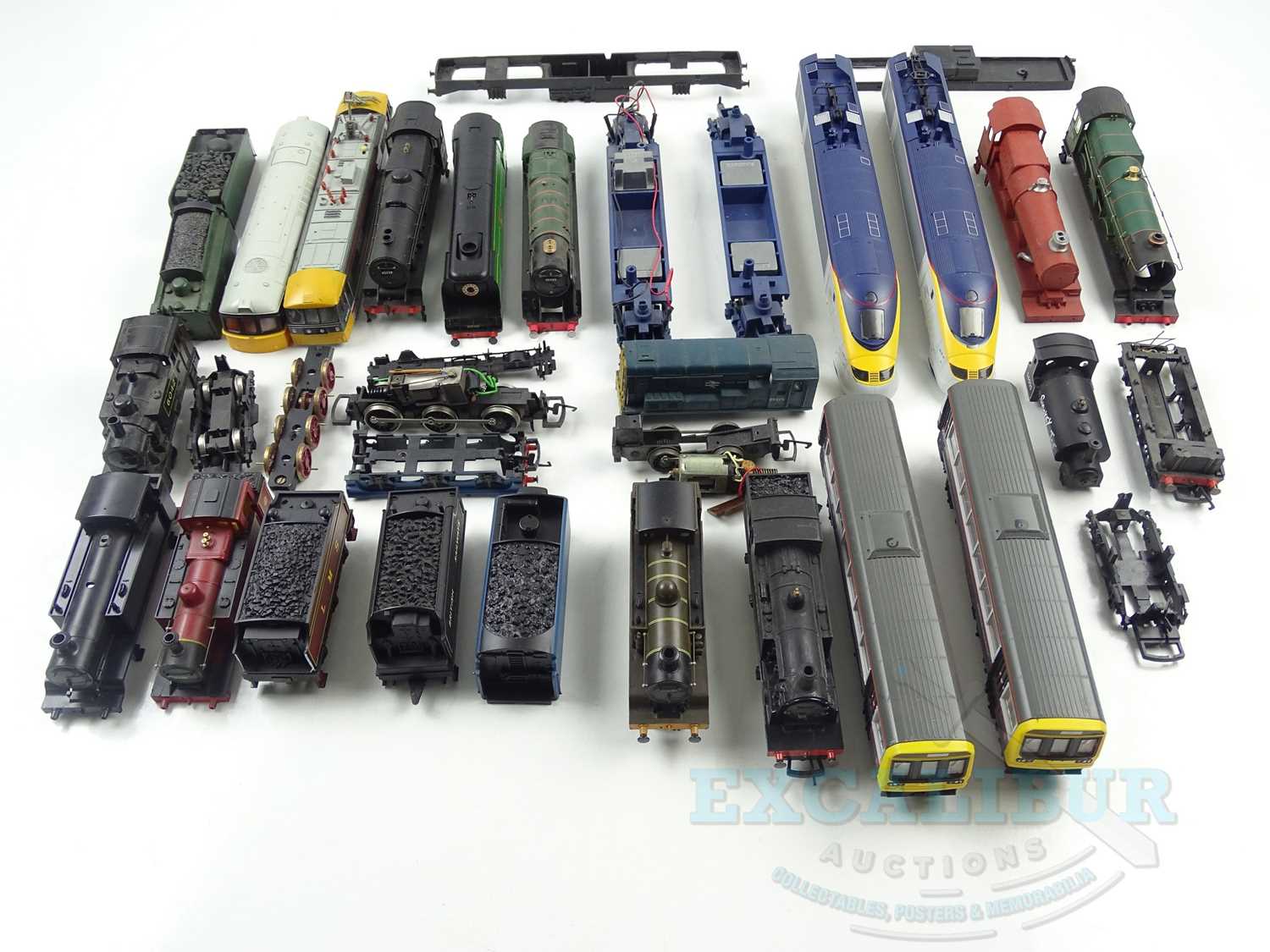 Lot 345 - A large quantity of unboxed OO gauge...