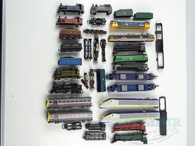 Lot 345 - A large quantity of unboxed OO gauge...