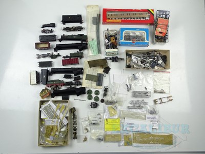 Lot 346 - A large quantity of unboxed OO gauge bodies,...