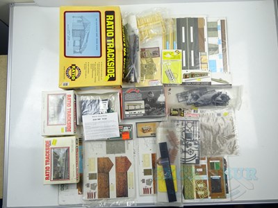 Lot 347 - A large quantity of OO gauge kits and other...