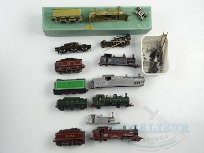 Lot 351 - A large quantity of unboxed OO gauge part...