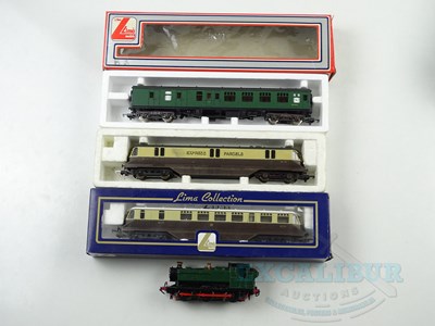 Lot 354 - A pair of LIMA OO gauge GWR diesel railcars...