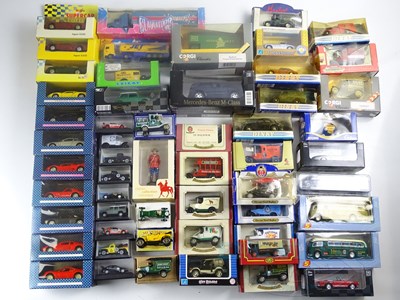 Lot 36 - A mixed group of diecast vehicles by MATCHBOX,...