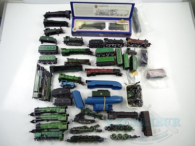 Lot 365 - A large quantity of unboxed OO gauge...