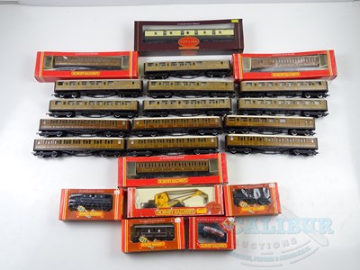 Lot 373 - A group of boxed and unboxed OO gauge wagons...