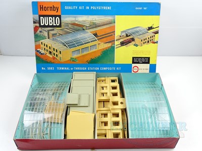 Lot 413 - A HORNBY DUBLO OO gauge 5083 Terminal or...