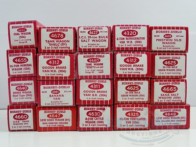 Lot 419 - A group of HORNBY DUBLO OO gauge wagons, all...