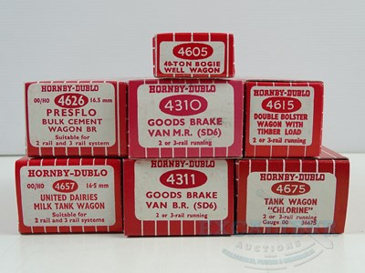 Lot 419 - A group of HORNBY DUBLO OO gauge wagons, all...