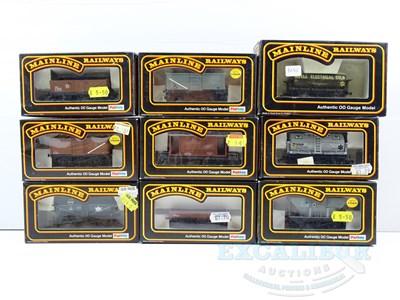 Lot 423 - A group of MAINLINE OO gauge wagons of various...