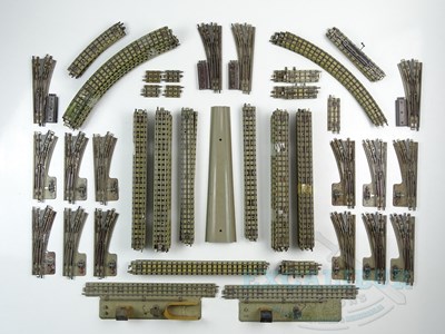 Lot 424 - A tray of HORNBY DUBLO OO gauge 3-rail track...