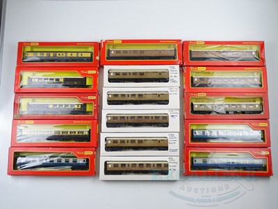 Lot 426 - A group of TRI-ANG/HORNBY OO gauge passenger...