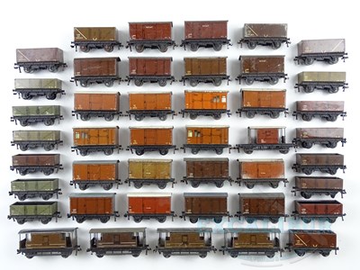 Lot 427 - A group of unboxed HORNBY DUBLO OO gauge...