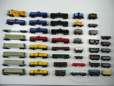 Lot 442 - A large quantity of OO gauge unboxed rolling...