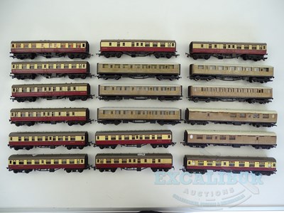 Lot 444 - A mixed group of TRI-ANG and HORNBY OO gauge...