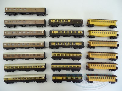 Lot 445 - A mixed group of TRI-ANG and HORNBY OO gauge...