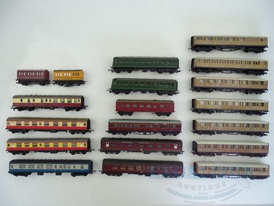 Lot 448 - A mixed group of TRI-ANG and HORNBY OO gauge...