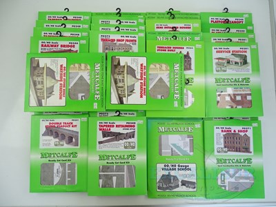 Lot 453 - A group of METCALFE OO gauge card building...