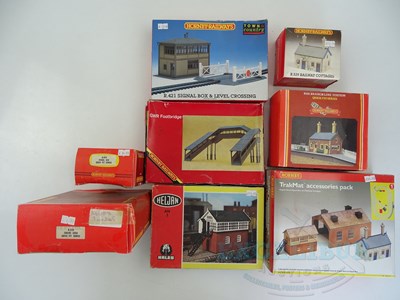 Lot 458 - A group of HORNBY and HELJAN OO gauge building...