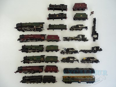 Lot 468 - A large quantity of HORNBY DUBLO OO gauge...