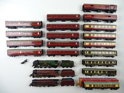 Lot 469 - A large quantity of HORNBY DUBLO OO gauge...