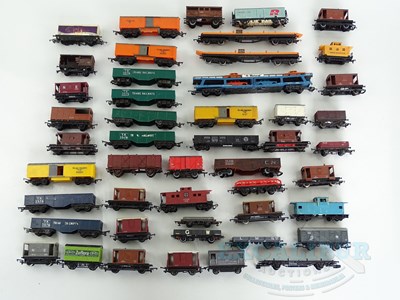 Lot 480 - A large group of unboxed OO gauge TRI-ANG and...