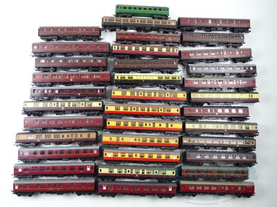 Lot 483 - A large group of unboxed OO gauge mostly...