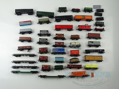 Lot 484 - A large group of unboxed OO gauge mostly...