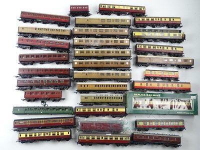 Lot 485 - A large group of unboxed OO gauge mostly...