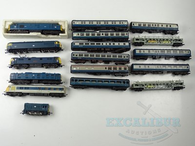 Lot 486 - A large group of unboxed OO gauge mostly...