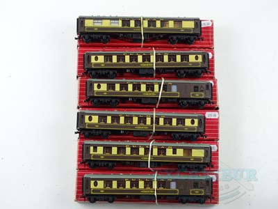 Lot 488 - A group of HORNBY DUBLO OO gauge Pullman cars -...