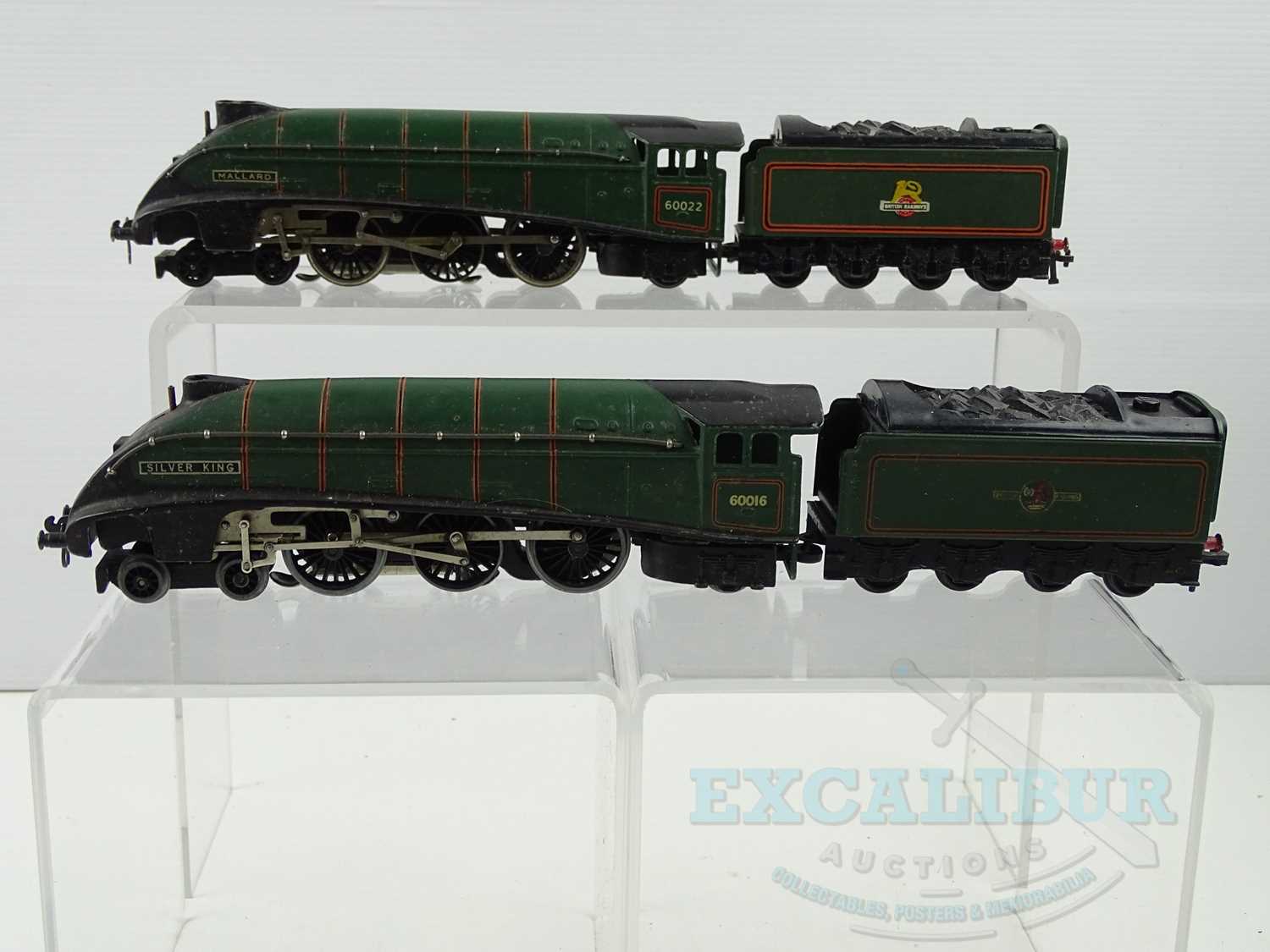 Lot 502 - A pair of HORNBY DUBLO OO gauge 3-rail class...