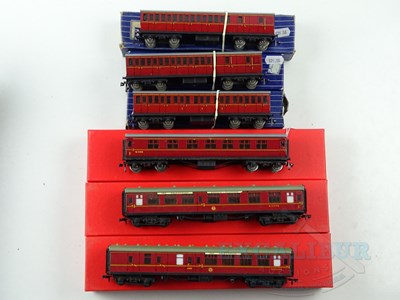 Lot 528 - A group of HORNBY DUBLO OO gauge suburban and...