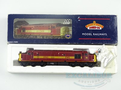 Lot 551 - A BACHMANN OO gauge 32-381 class 37 diesel...