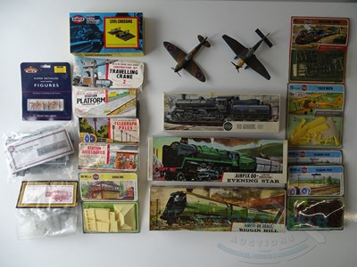 Lot 587 - A group of mostly 1:76 scale unbuilt plastic...