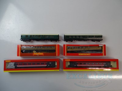 Lot 603 - A group of HORNBY OO gauge passenger coaches...