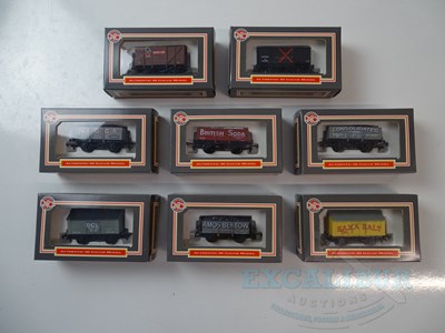 Lot 604 - A quantity of OO gauge ex-WRENN wagons in...