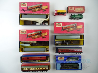 Lot 605 - A group of boxed HORNBY DUBLO OO gauge...