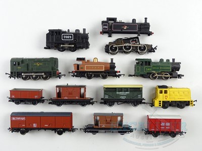 Lot 616 - A group of OO gauge shunting locomotives and...